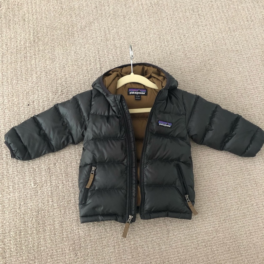 Patagonia Hi-Loft Down Sweater Hoodie in Forge Grey (6-12m)